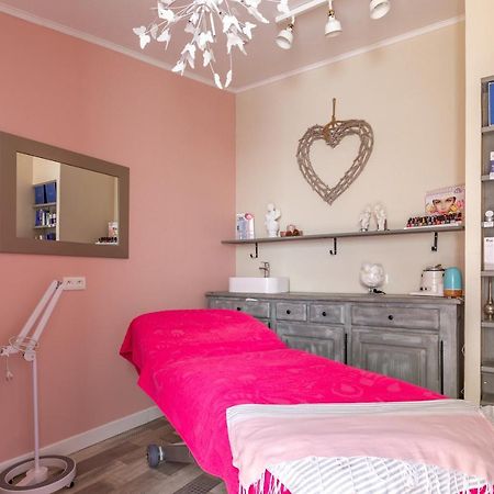 Le Comptoir Des Ecoliers Bed & Breakfast Gemozac Exterior photo