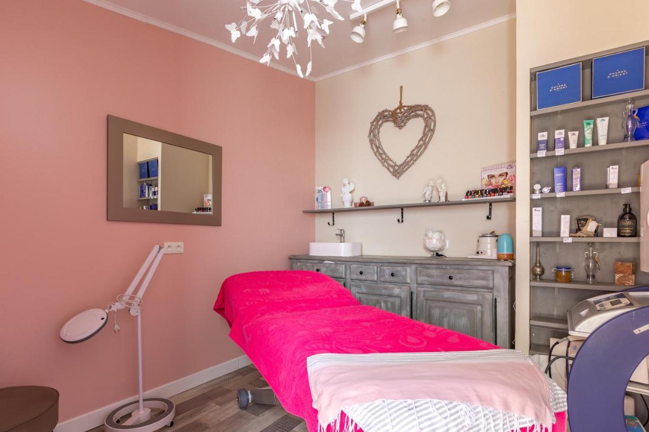 Le Comptoir Des Ecoliers Bed & Breakfast Gemozac Exterior photo