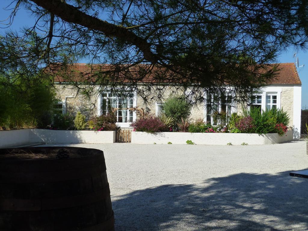 Le Comptoir Des Ecoliers Bed & Breakfast Gemozac Room photo